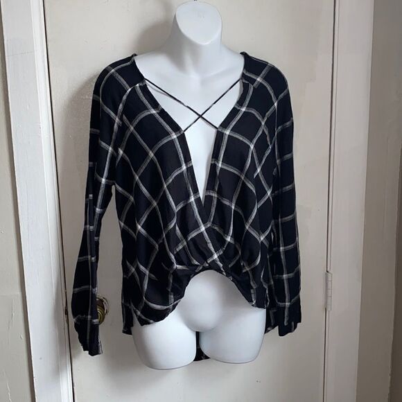 ILLA ILLA Black Plaid across Cross High Low Top-M - Picture 1 of 6